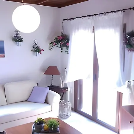 بيت للعطل Summer House In Trikorfo, With Sea View *