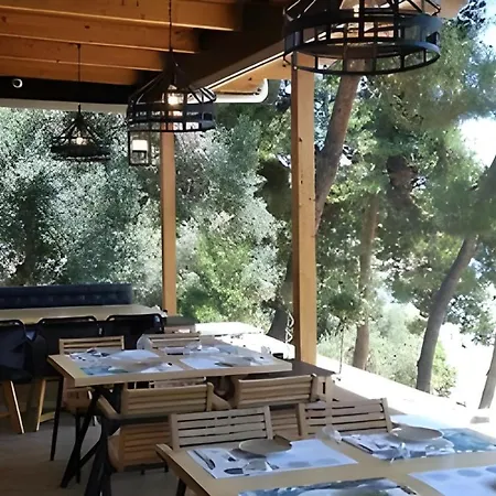 Summer House In Trikorfo, With Sea View غيراكيني